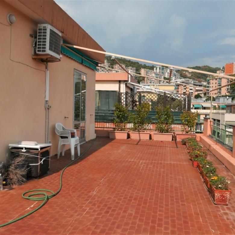 S. FRUTTUOSO – ATTICO CON GRANDE TERRAZZO VIVIBILE