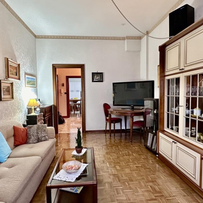 MARASSI VIA ROBINO 85 MQ. CON POSTO AUTO E CANTINA
