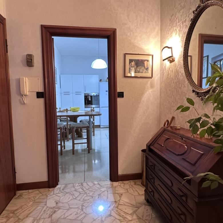 MARASSI VIA ROBINO 85 MQ. CON POSTO AUTO E CANTINA