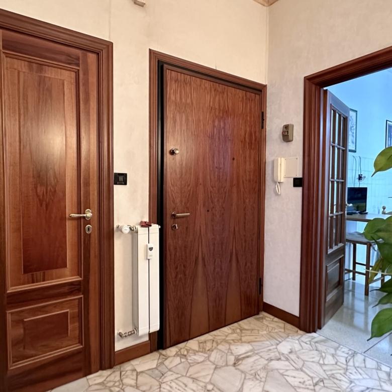 MARASSI VIA ROBINO 85 MQ. CON POSTO AUTO E CANTINA