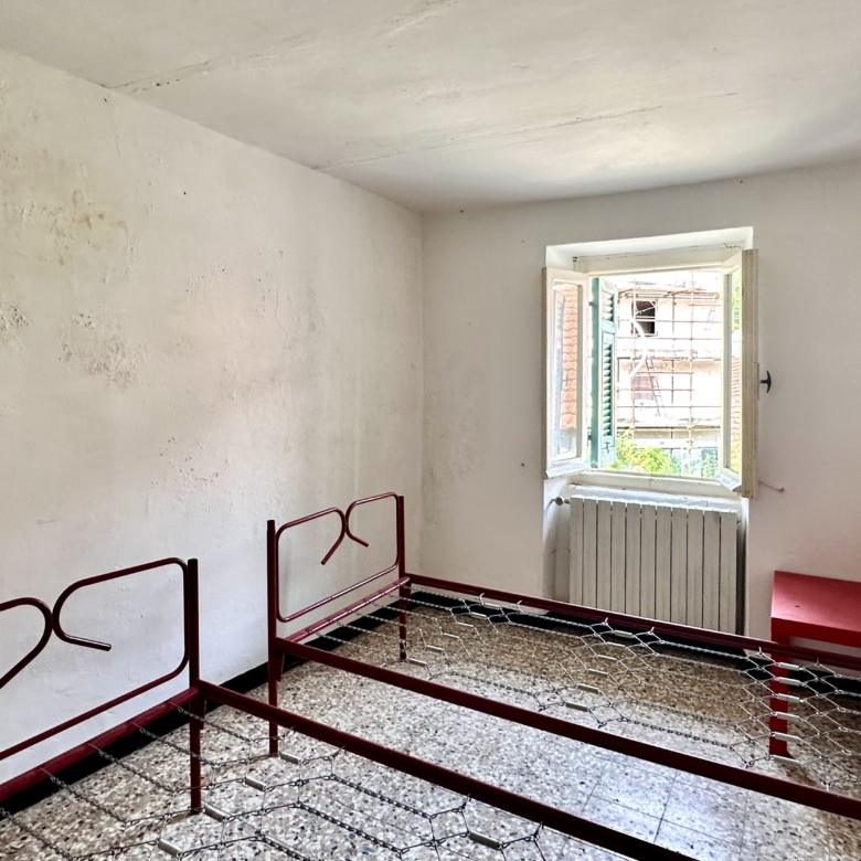BAVASTRI GRAZIOSA CASETTA SEMINDIPENDENTE SU DUE LIVELLI
