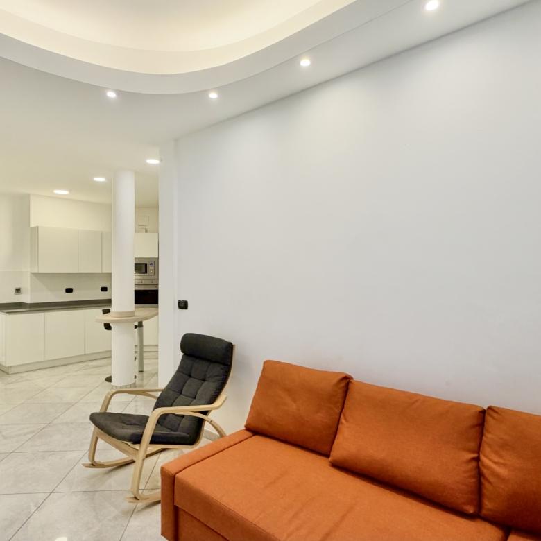 FOCE IN VIALE PRIVATO PERFETTI 109 MQ ARREDATI