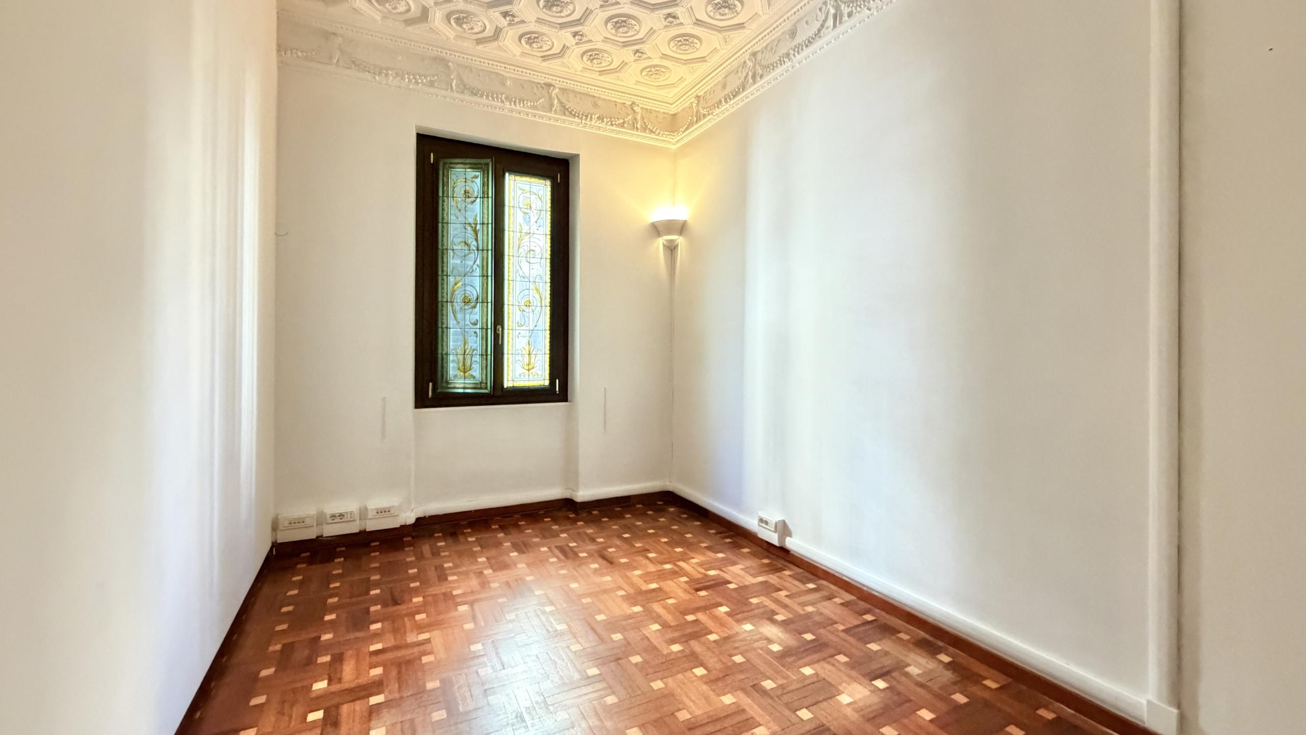 GENOVA CENTRO – PRESTIGIOSO UFFICIO DI 294 MQ