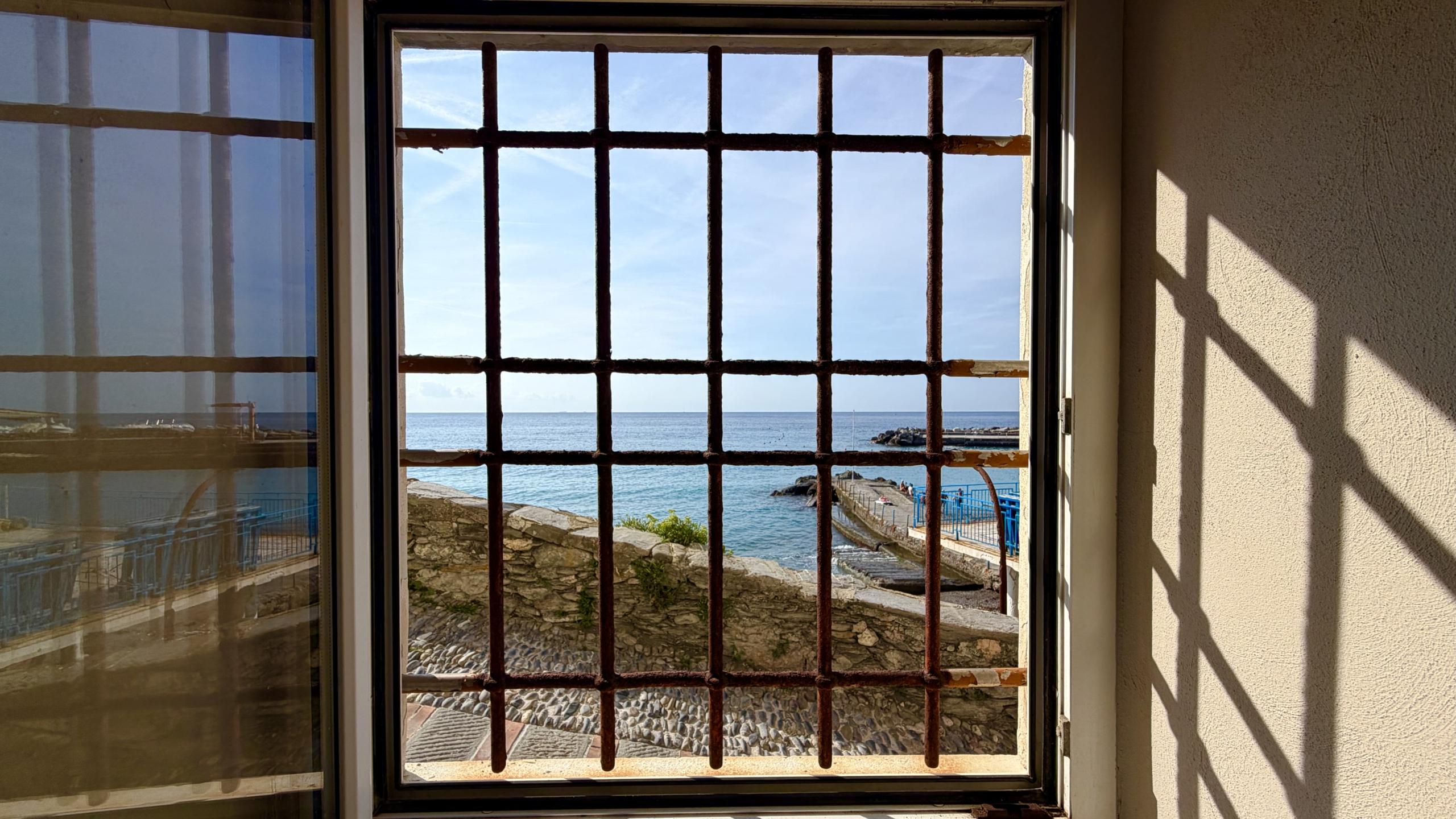 BOGLIASCO RISTRUTTURATI 87MQ FRONTE MARE CON GIARDINO