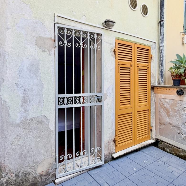 BOGLIASCO RISTRUTTURATI 87MQ FRONTE MARE CON GIARDINO