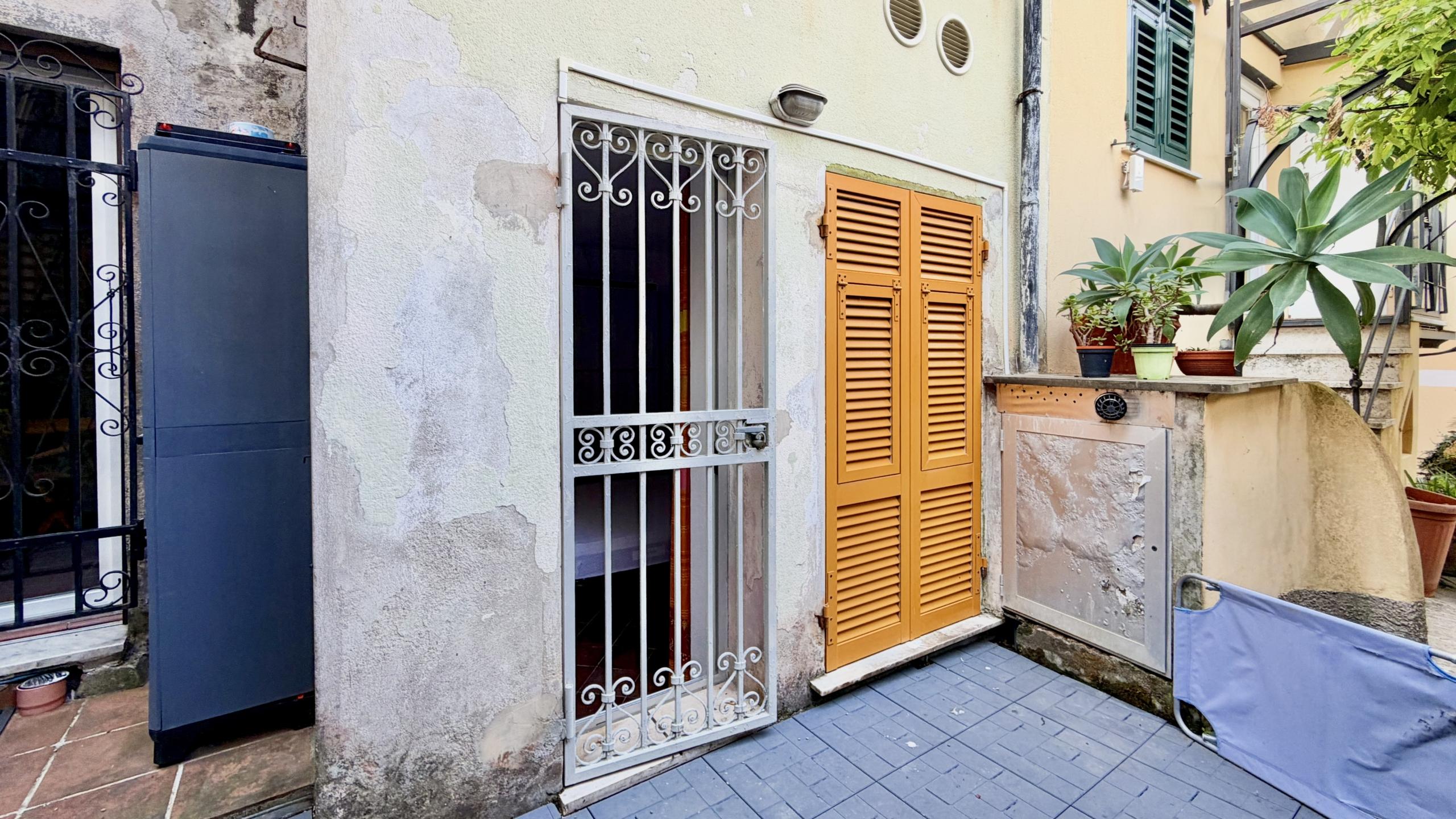 BOGLIASCO RISTRUTTURATI 87MQ FRONTE MARE CON GIARDINO
