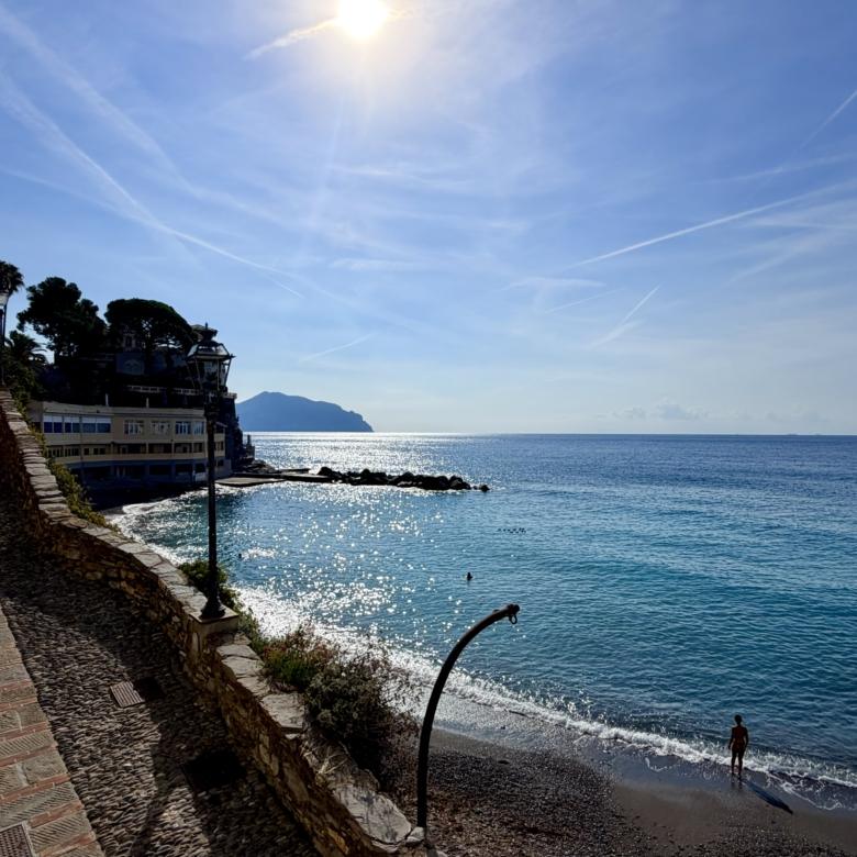 BOGLIASCO RISTRUTTURATI 87MQ FRONTE MARE CON GIARDINO