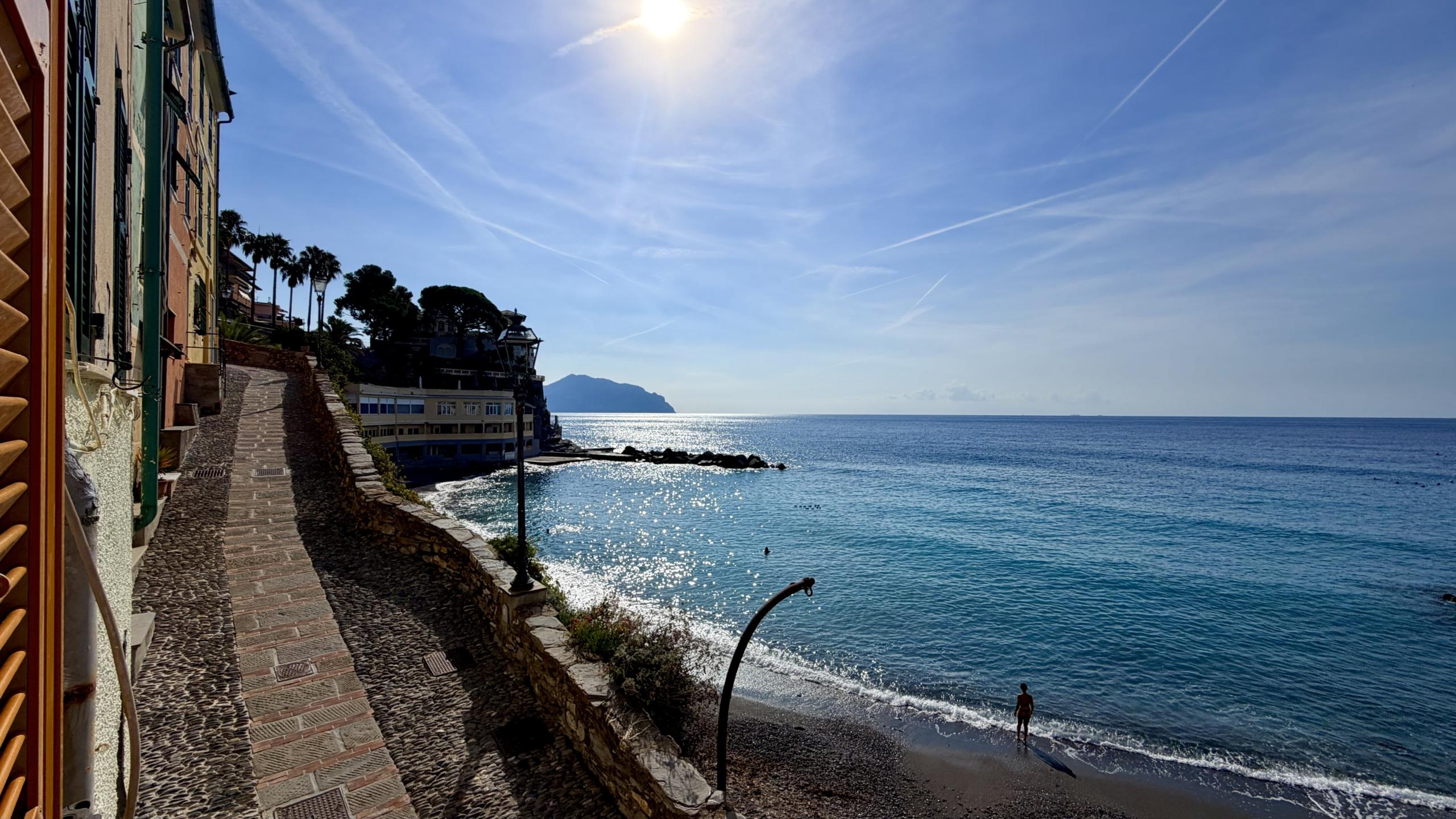 BOGLIASCO RISTRUTTURATI 87MQ FRONTE MARE CON GIARDINO