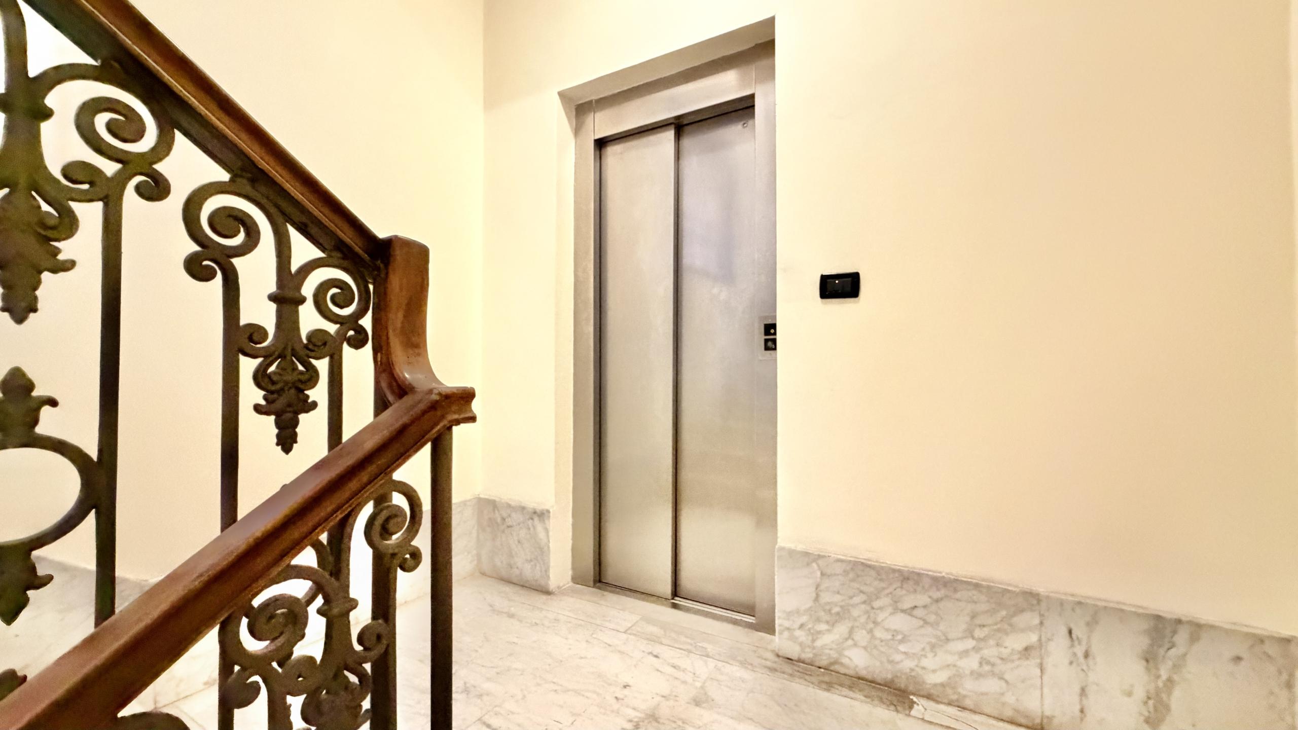 VIA CAIROLI CENTRO STORICO A DUE PASSI DA VIA GARIBALDI