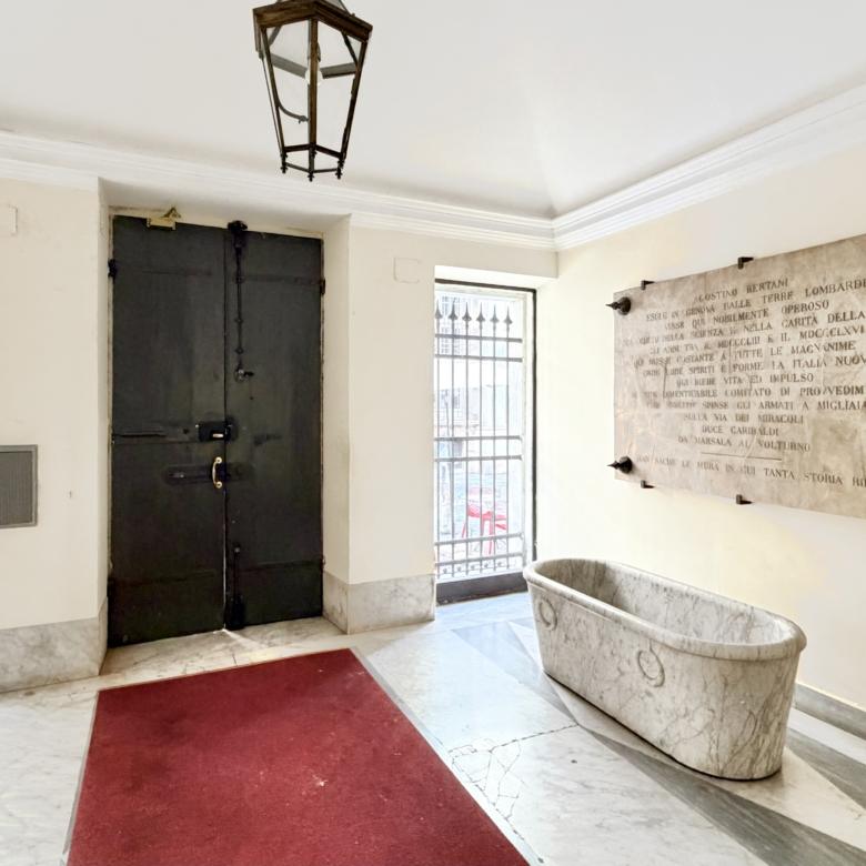 VIA CAIROLI CENTRO STORICO A DUE PASSI DA VIA GARIBALDI