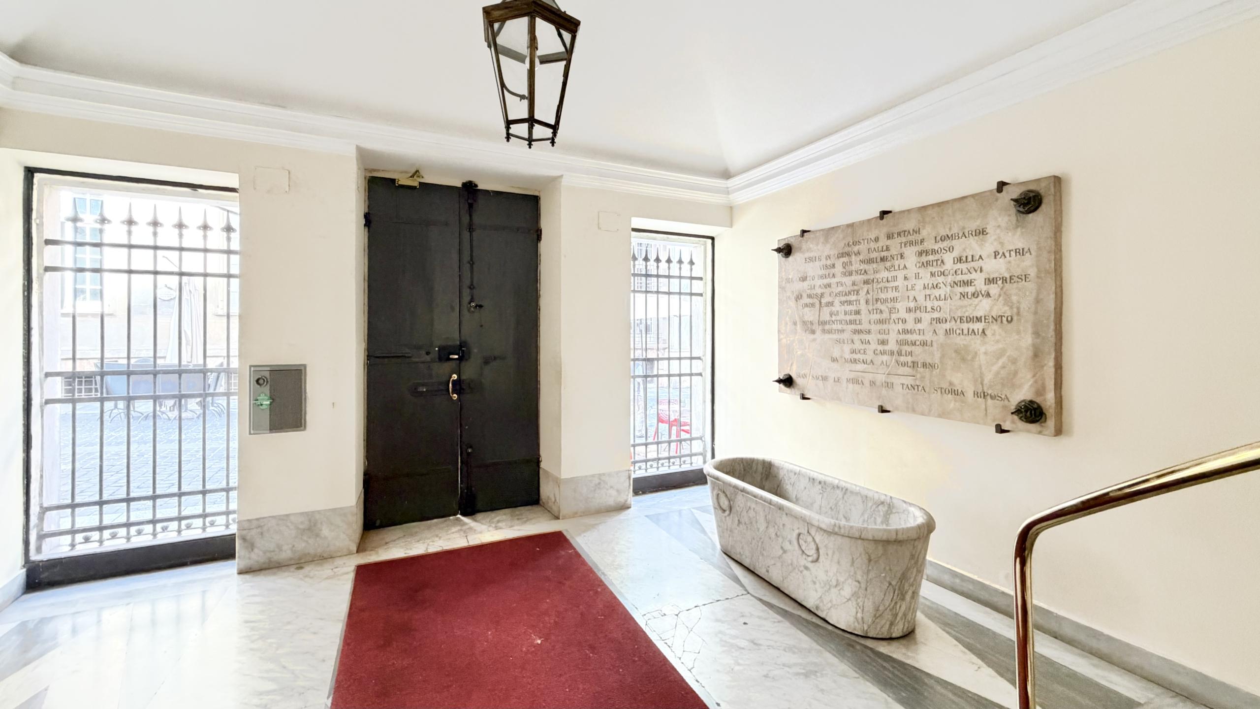 VIA CAIROLI CENTRO STORICO A DUE PASSI DA VIA GARIBALDI