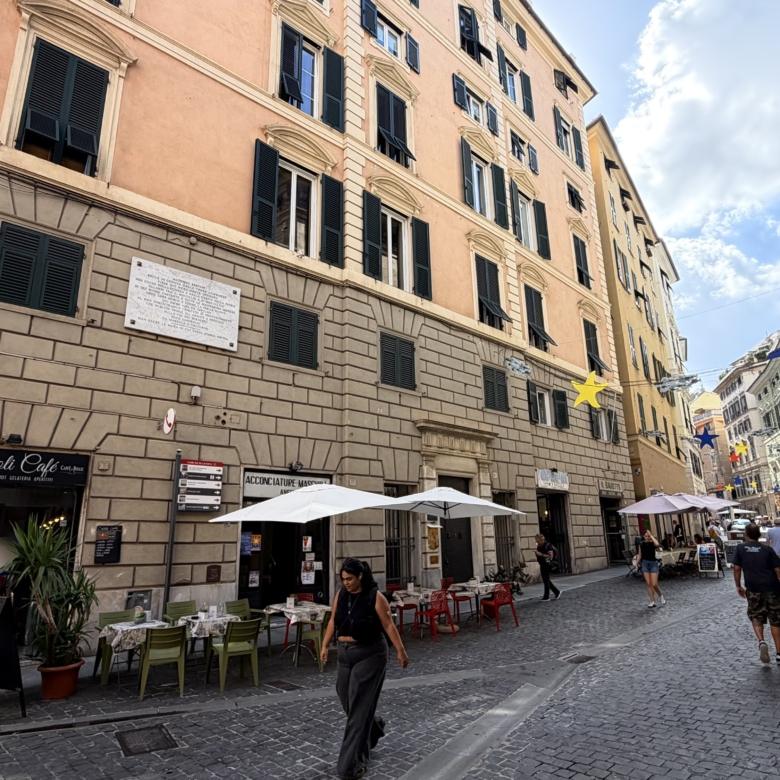 VIA CAIROLI CENTRO STORICO A DUE PASSI DA VIA GARIBALDI